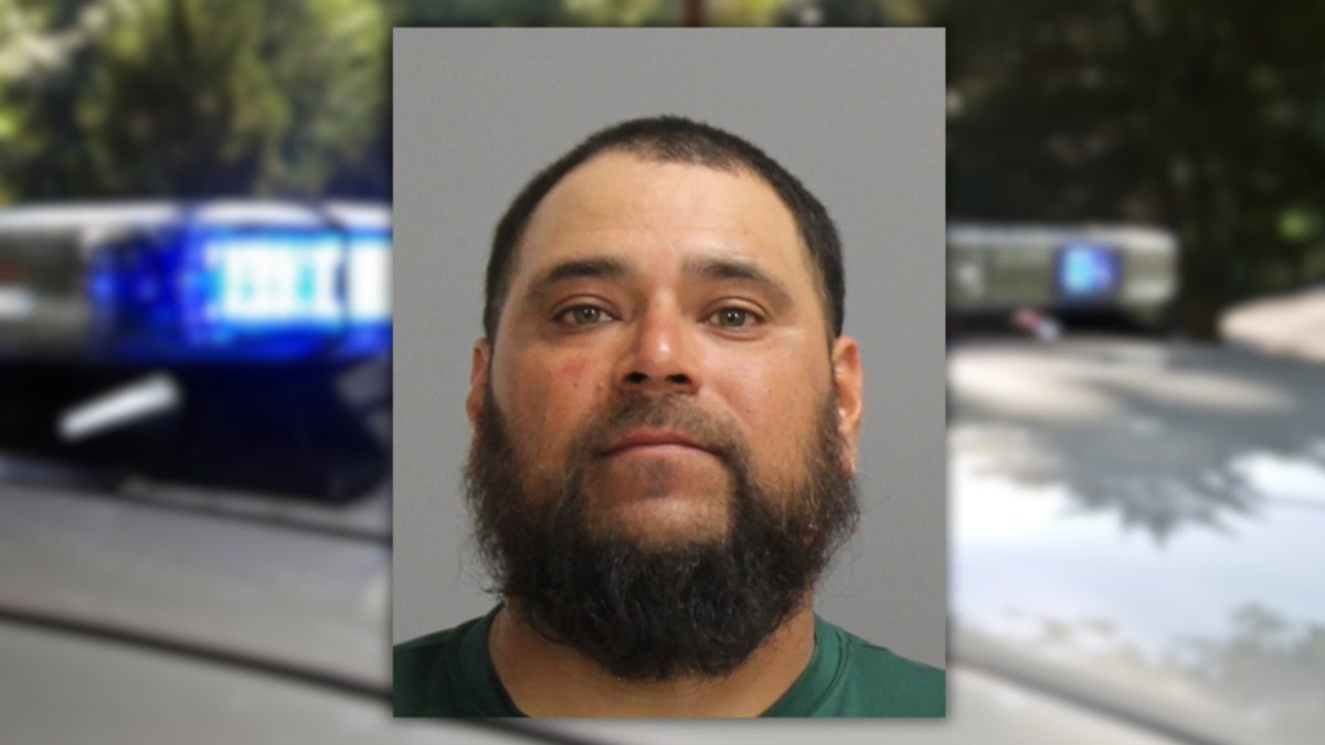 🔴A College Station man was arrested for assaulting and robbing an ice cream truck driver after falsely accusing him of suspicious behavior around children, police say.  

THE STORY: tinyurl.com/wpjnkn22