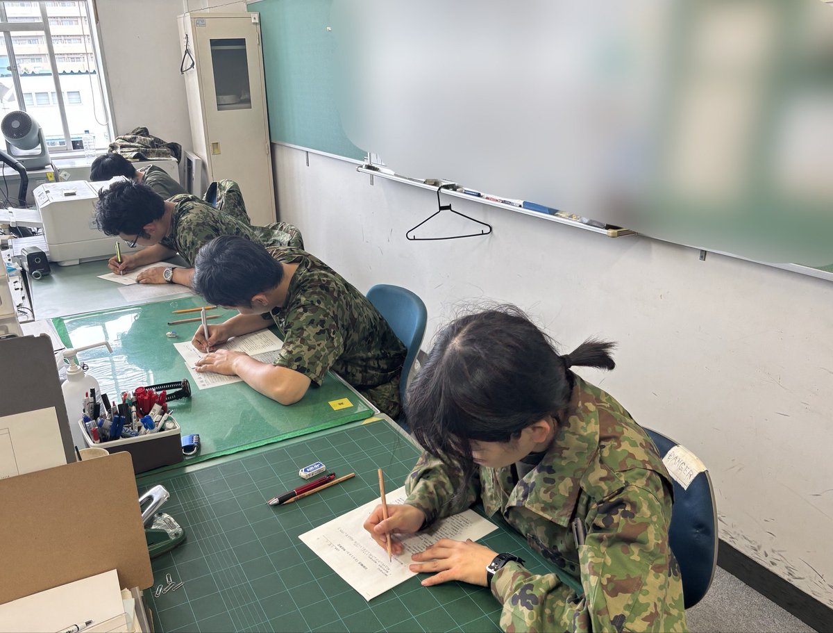 1log_nerima's tweet image. 【輸送隊のお仕事】
輸送隊のササキです🚙
去年10月に配置された新隊員4名は、約6ヶ月間操縦手として必要な車両操縦に係る知識と技能を訓練しました。
今回は、見極めを実施し、全員合格することができました!
スキルアップならぜひ自衛隊へ!
#1師団 #1後支 #輸送隊 #練馬 #募集