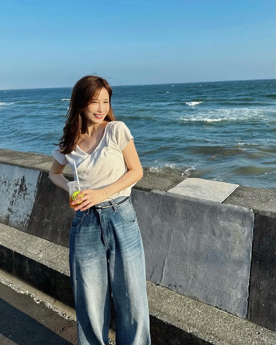 本日、6/25(水)このあと12：50〜
DMMボートちゃんねる『Dガールズ』生配信に出演します🚤
#ボートレース 戸田 SG第35回グランドチャンピオン ２日目✨ 

たくさん的中できますように〜！
コメントも沢山送ってね！　

youtube.com/live/4VjPqLbeh…