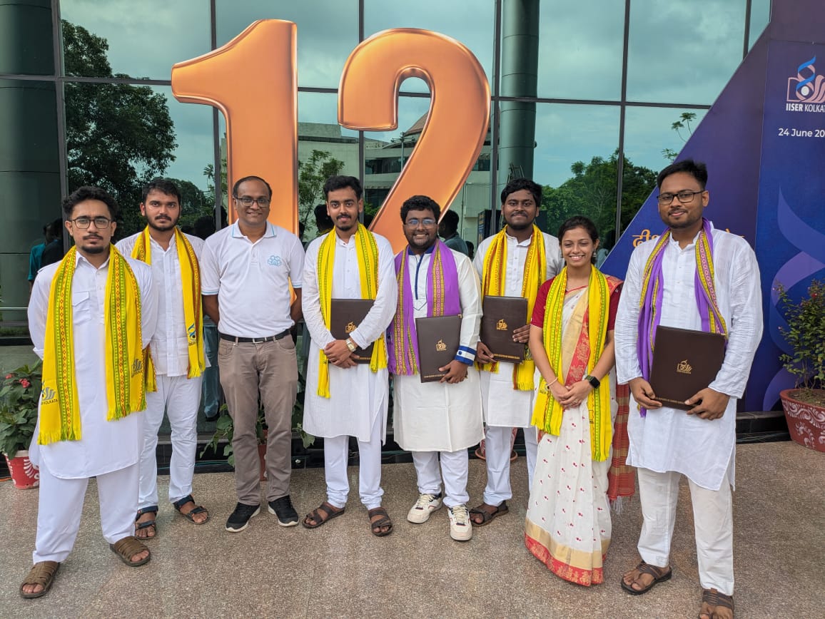 MajiGroupIISERK's tweet photo. #Convocation2k25 @iiserkol
2 PhD and 5 MS students have graduated from our lab in this year!!!!!!!!
Congratulations to all of them and best wishes for the upcoming future.
@jati_ayan
@Animesh54274662
@SouvikAgasti1
@Rud01N
@ Debasish
@ANUPAM01SEN
@ Sakshi https://t.co/t22ZuWxZM8