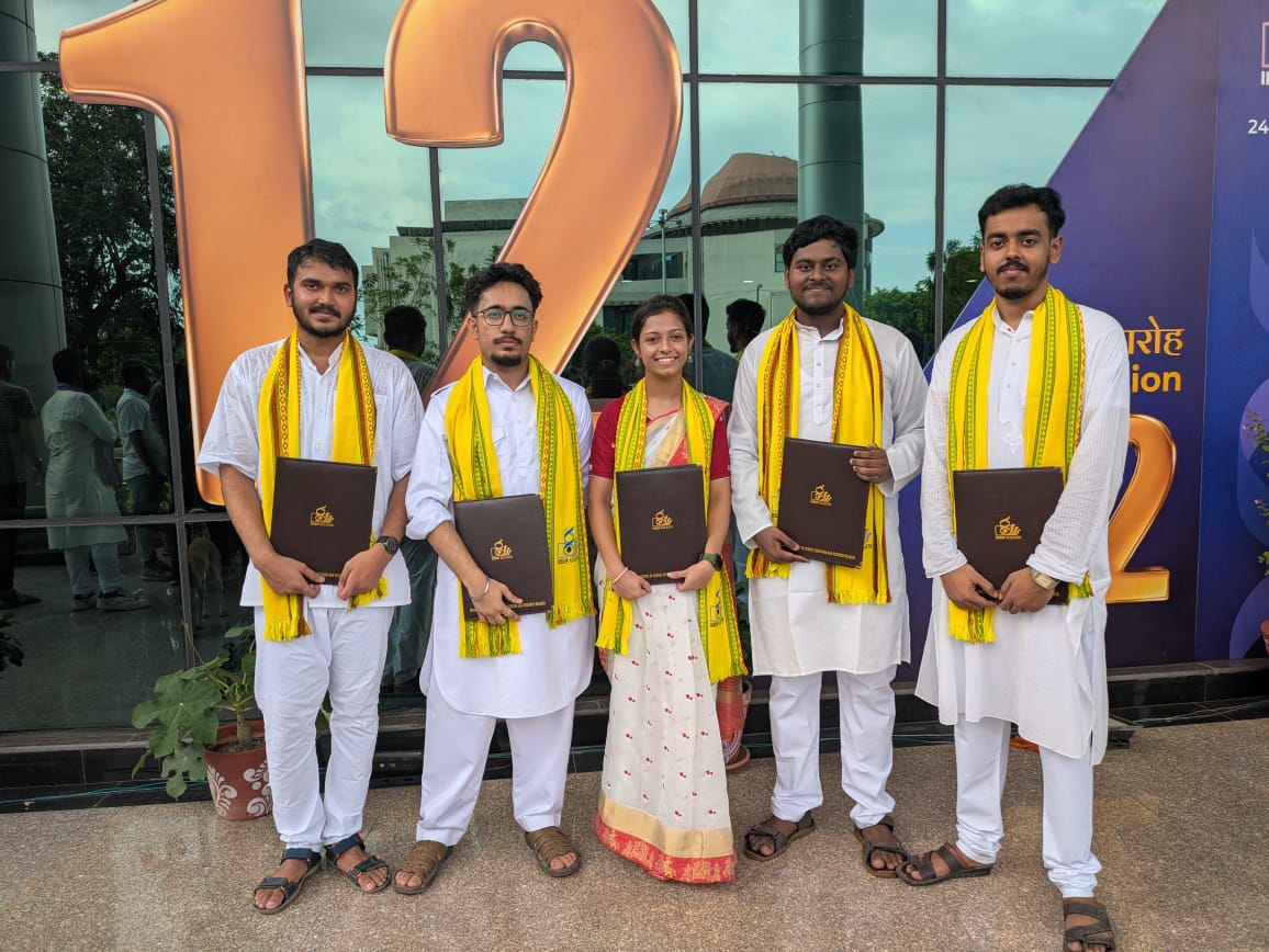 MajiGroupIISERK's tweet photo. #Convocation2k25 @iiserkol
2 PhD and 5 MS students have graduated from our lab in this year!!!!!!!!
Congratulations to all of them and best wishes for the upcoming future.
@jati_ayan
@Animesh54274662
@SouvikAgasti1
@Rud01N
@ Debasish
@ANUPAM01SEN
@ Sakshi https://t.co/t22ZuWxZM8