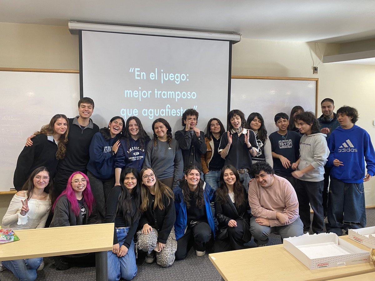 Que vivan los estudiantes!
🧡💚🩷❤️