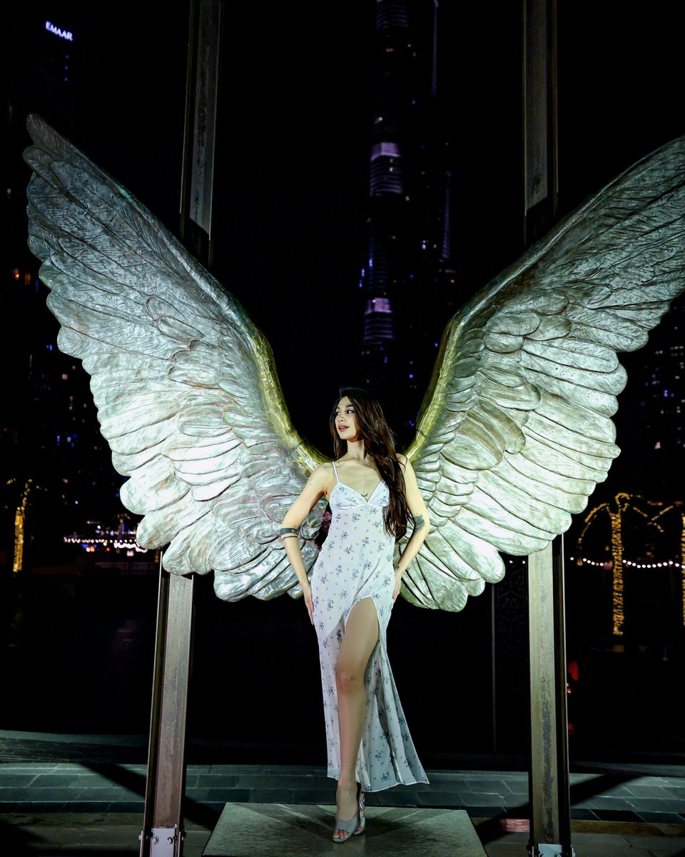 PilipinasToday_'s tweet image. Victoria’s Secret angel model ang atake ng content creator na si Zeinab Harake sa ilang stunning photos niya habang siya ay nasa Dubai.

“Victoria Angels feels like 🪽,” caption ni Zeinab.

📷: Zeinab Harake/Instagram

#PilipinasToday
#ZeinabHarake
#Zebbies