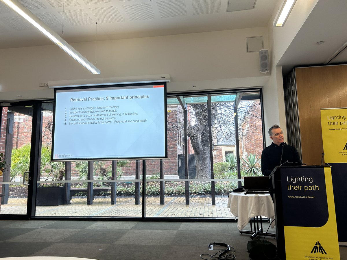 Lyn Stone tweet media