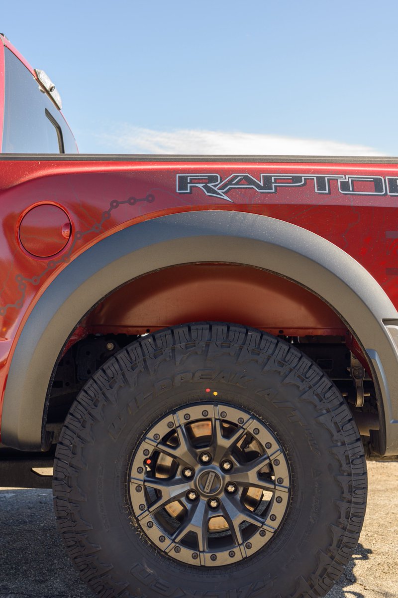 tcinsocal's tweet photo. @jimfarley98 @Ford Just keep making Raptors. https://t.co/KqhcKfvq9a