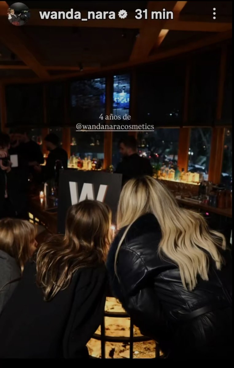pattyokira's tweet photo. Mostrar a las nenas sea como sea es una multa de 100 millones 
#wandanara el juez dijo q no podes exponer a las nenas mala madre 
Lleva millones en multas ,el sueldo de telefe no le sirve ni para pagar las expensas de su casa, 
#wandamitomana   
#MauroIcardi https://t.co/eW2BMR3jRD