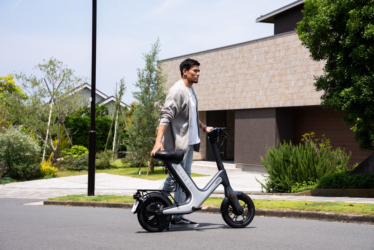 VELMO_mobility's tweet photo. VELMO SPARK
¥199,800 (税込)

最近、車のエンジンをかける回数が減った。
ちょっとした買い物、近所へのお出かけならSPARKで十分。
駐車場を探す必要もないし、充電は夜に家で済む。
無駄を減らしたら、時間が残った。
ちょうどいいって、こんなにも豊かだ。

📍詳細はプロフィールから

#VELMO #SPARK #ベルモ #スパーク
#特定小型原動機付自転車 #ebike
#特例特定小型原動機付自転車
#モビリティ