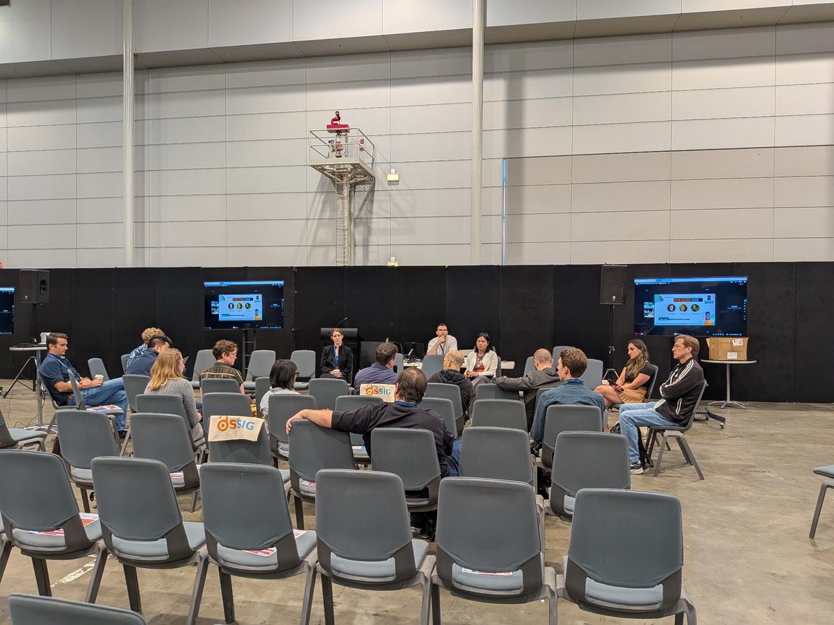HeblingVieira's tweet image. OSR Table Talk: Incentives for Open Science going on right now at the Open Science Room! With Andrew Zalesky, Annabel Chen, and Elvisha Dhamala! 🙂
