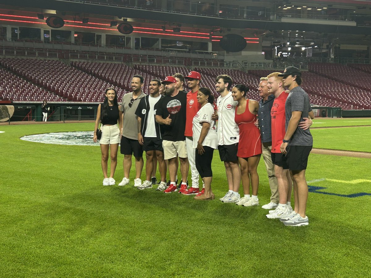 Chase Burns soaking it all in with his family. #Reds <a href="/FOX19/">FOX19 NOW</a>