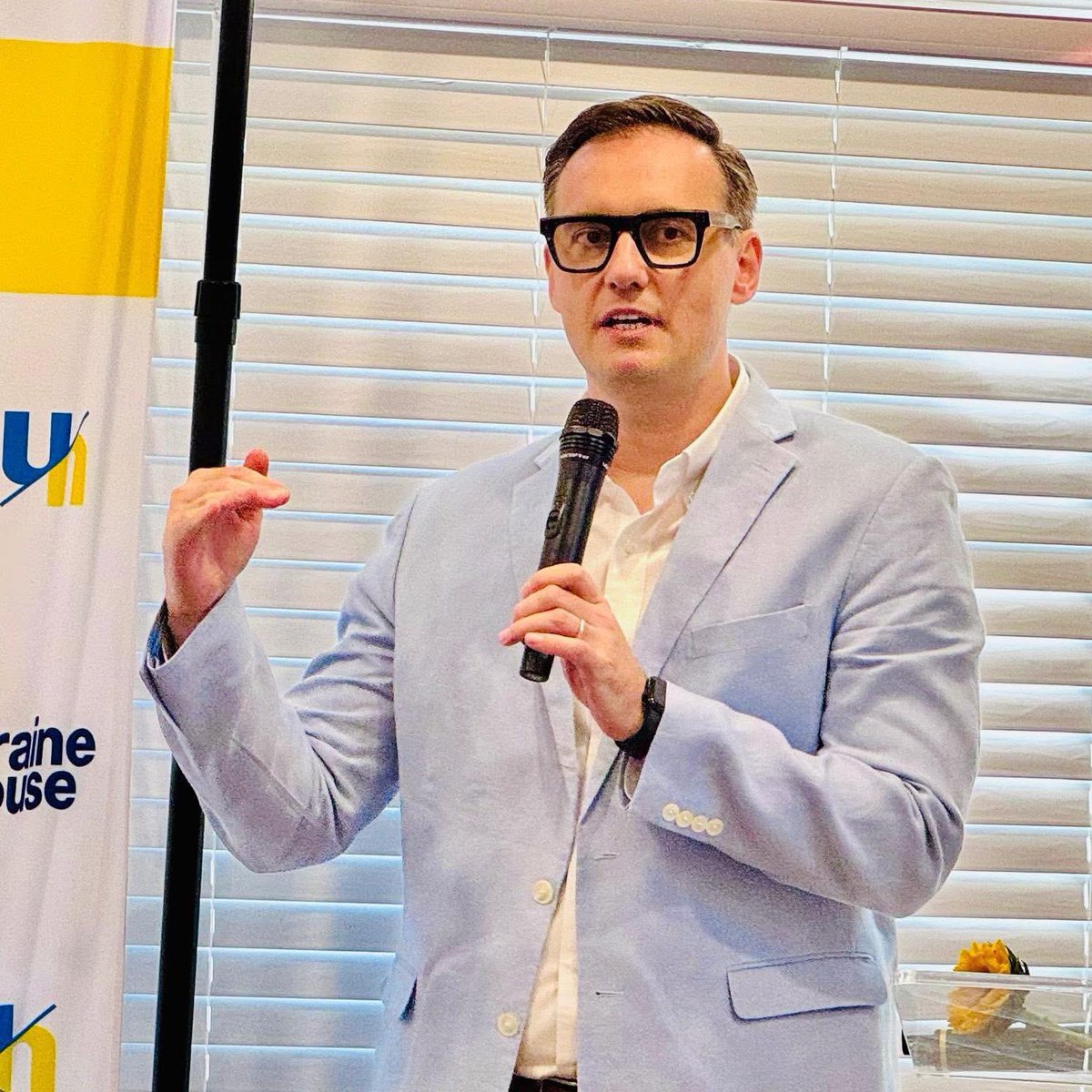 Oleh_Kotsyuba's tweet image. We had such a warm welcome at the @UkraineHouseDC today for an event about Ukrainian literature of the last 100 years and its struggle for freedom and dignity!
Many thanks to the people at the Embassy of Ukraine in the US, especially Ambassador @OMarkarova, Ukraine House,…