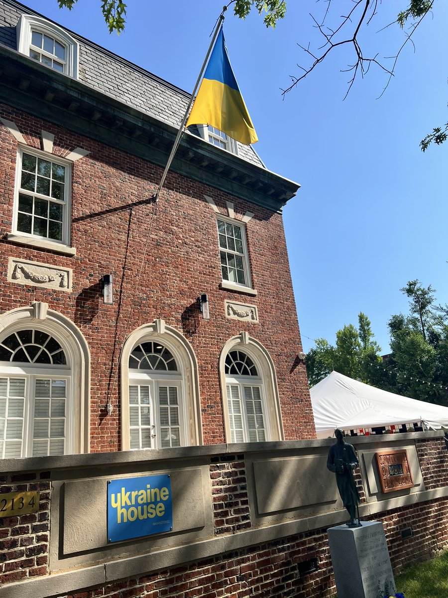 Oleh_Kotsyuba's tweet image. We had such a warm welcome at the @UkraineHouseDC today for an event about Ukrainian literature of the last 100 years and its struggle for freedom and dignity!
Many thanks to the people at the Embassy of Ukraine in the US, especially Ambassador @OMarkarova, Ukraine House,…