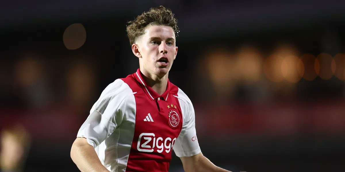 CONTRACTNIEUWS]
Faberski blijft — akkoord tot 2030. 📝

Mondeling nog… dus niet juichen.
Eerst tekenen, dan geloven.
#Ajax #Faberski #Contract