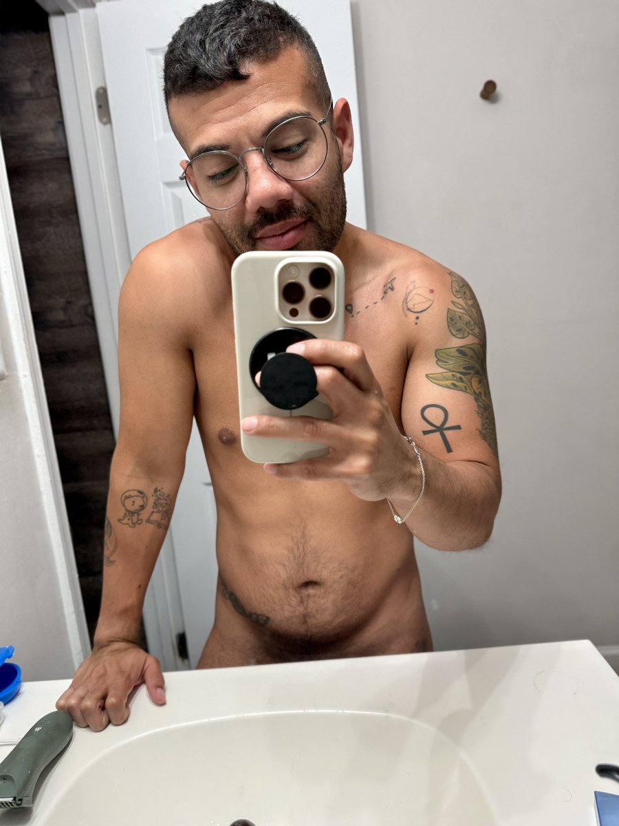 Anyone need a bottom? 😈