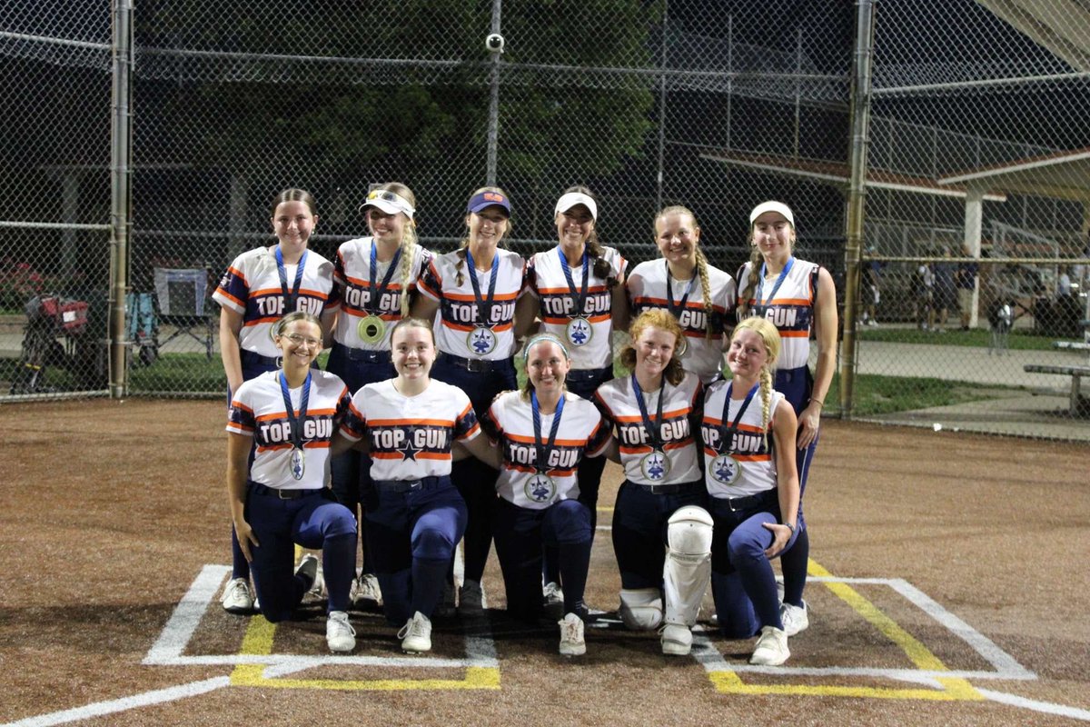 AracelyCrump's tweet photo. Tournament champs this weekend!!💪🏻So proud of my team and all the hard work we’ve been putting in. Let’s keep it going!💕🥎 @TopGun0809KS #softball #AllTheWay 

⭕️ Stats:
IP~ 19.3
ERA~ 1.39
K’s~ 15 https://t.co/VdrFFnylTD