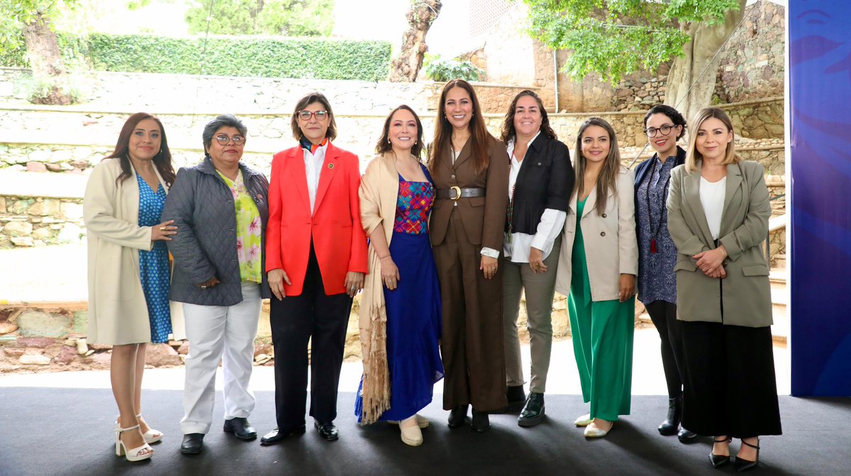 #Guanajuato es tierra #minera

En el marco de las tradicionales Fiestas de San Juan y Presa de la Olla, la Gobernadora <a href="/LibiaDennise/">Libia Dennise</a> refrendó el compromiso con el sector #minero
Orgullosamente somos parte de la historia y del futuro de nuestro bello estado.