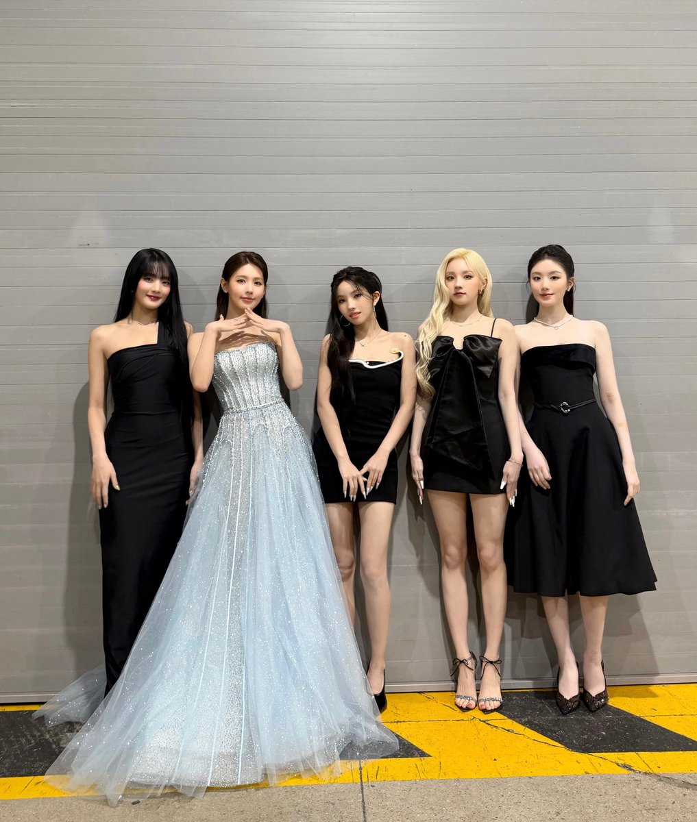 chzomiyeon's tweet photo. ͏
another peak of success was splendidly achieved after receiving a lot of support from our loved ones, and we have also given our best to win the daesang award at the 34th Seoul Music Awards. we’re beyond grateful for this! 🏆
͏ https://t.co/yuUu7HvB3O