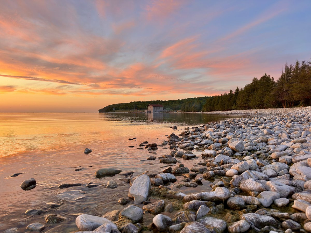 PhotosBySamuel's tweet photo. Rock Island Sunset

#RockIslandStatePark #LakeMichigan #Wisconsin #ShotOniPhone https://t.co/6ZEwIaAoYk