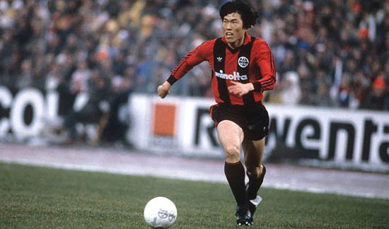 Jhon Rojas (@jhonrojas) on Twitter photo Se habría filtrado el retorno de 🇰🇷 Cha Bum-kun, una de las máximas leyendas del fútbol asiático de todos los tiempos, como Ícono en la próxima edición de EA FC
El delantero, leyenda de la 🇩🇪 Bundes, ya ha formado parte de la franquicia FIFA y FIFA Online
 x.com/exofifa_/statu… Se habría filtrado el retorno de 🇰🇷 Cha Bum-kun, una de las máximas leyendas del fútbol asiático de todos los tiempos, como Ícono en la próxima edición de EA FC
El delantero, leyenda de la 🇩🇪 Bundes, ya ha formado parte de la franquicia FIFA y FIFA Online
 x.com/exofifa_/statu…