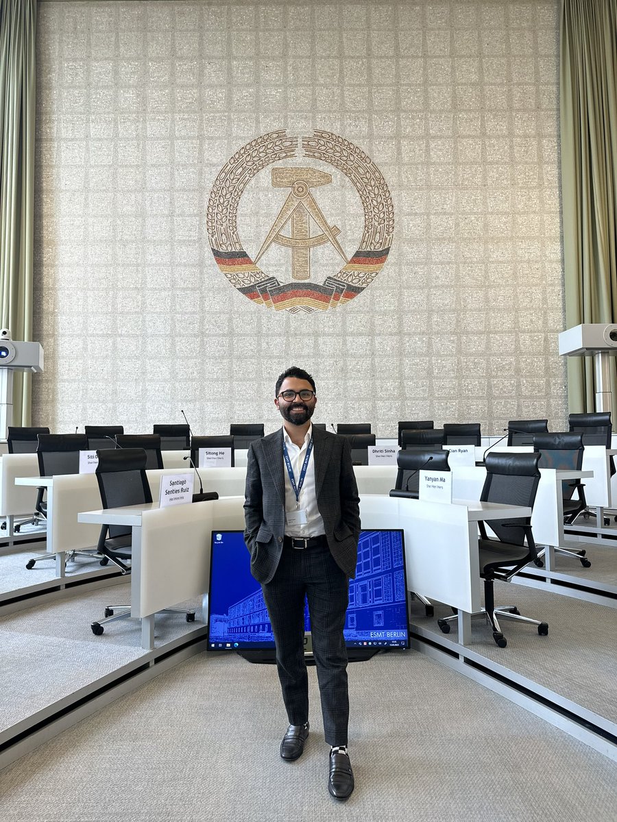 AlfredoRomanC91's tweet photo. ESMT Berlin 
Learning from other cultures opens your mind and sharpens your leadership.
#tbt #leadership #business #globalmindset https://t.co/Mk8H6wtUWp