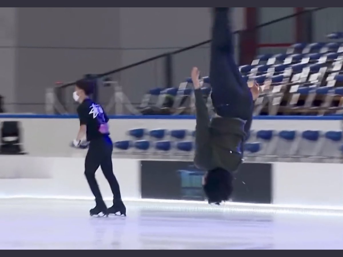 nathansnapshots's tweet image. With Vincent Zhou at practice for The ICE 2022. 🙂🙃
#NathanChen