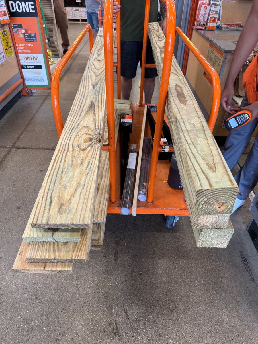 Teamwork makes the dream work! ❤️ Queen and I wrapped up our DIY garden screen project before the rain 🌧️ Turned out nice. #gardengoals
