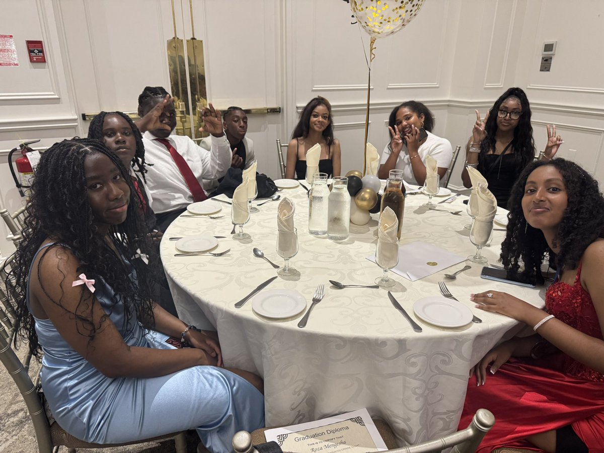 StBernardsTCDSB's tweet image. Congratulations to our graduating class of 2025. #StBernardTCDSB