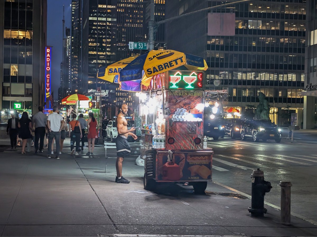 SarahYanezR's tweet photo. Midtown, New York City 
June 24th, 2025 https://t.co/SEBA4lnRyb