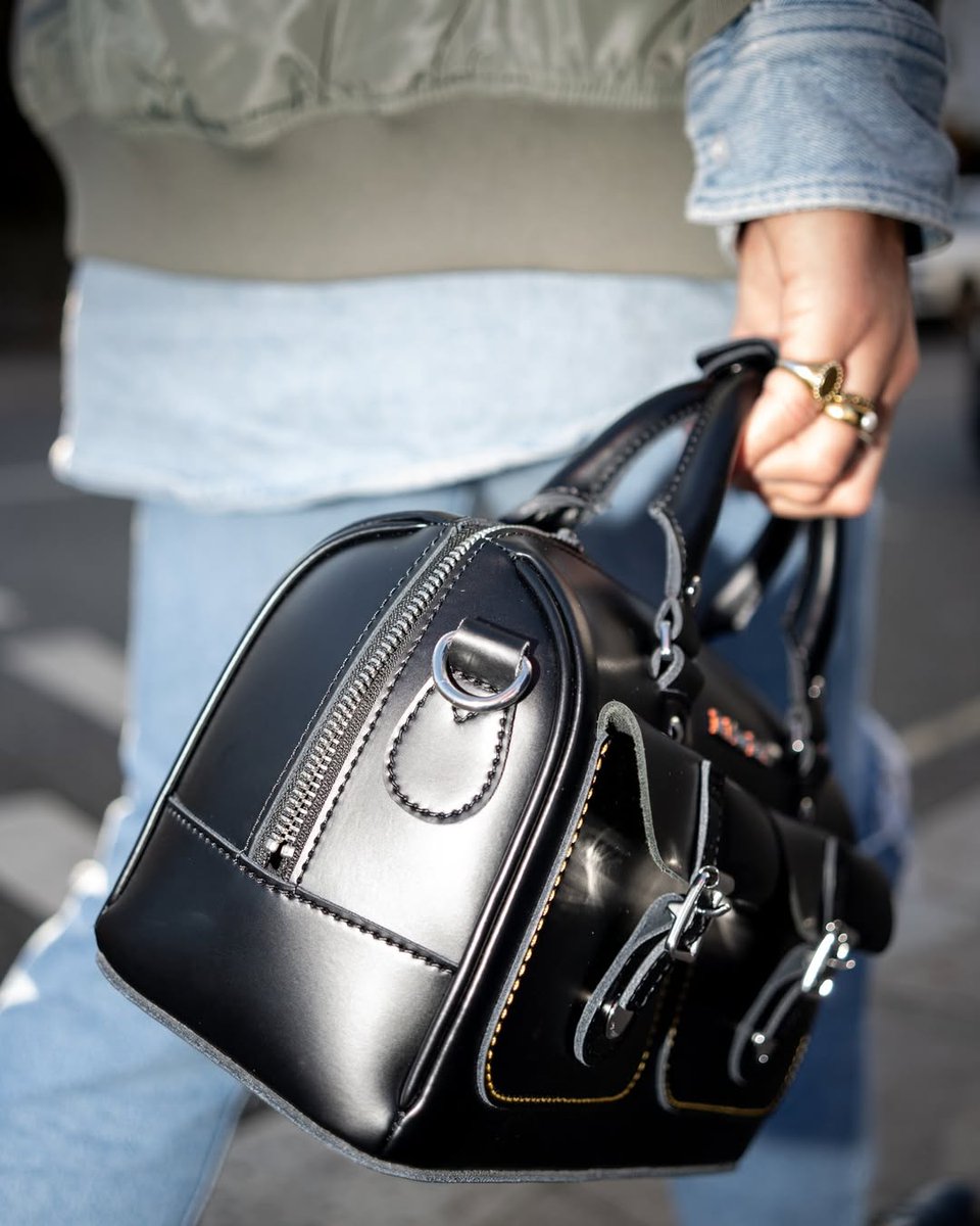 大人気のトップハンドルバッグが再入荷！ドクターマーチンの