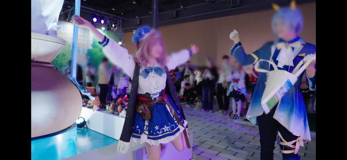 공식에 박제된 뭉뭉이 코스어 분과 에이에이뭉하는 장면입니다ㅋㅋㅋ 이걸 언제 찍어 가셧대ㅋㅋㅋ