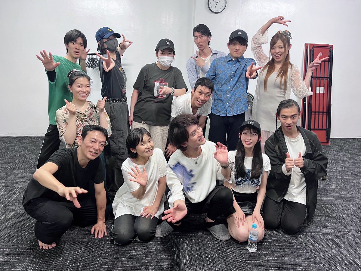 さてさて～
いよいよ本日より開幕🎊

初日でございま〜す🥳

飛び込みも大歓迎👏
面会はロビーにて🎶
少ししたら出てきます…I˙꒳​˙)
では、劇場にてお待ちしております🙇