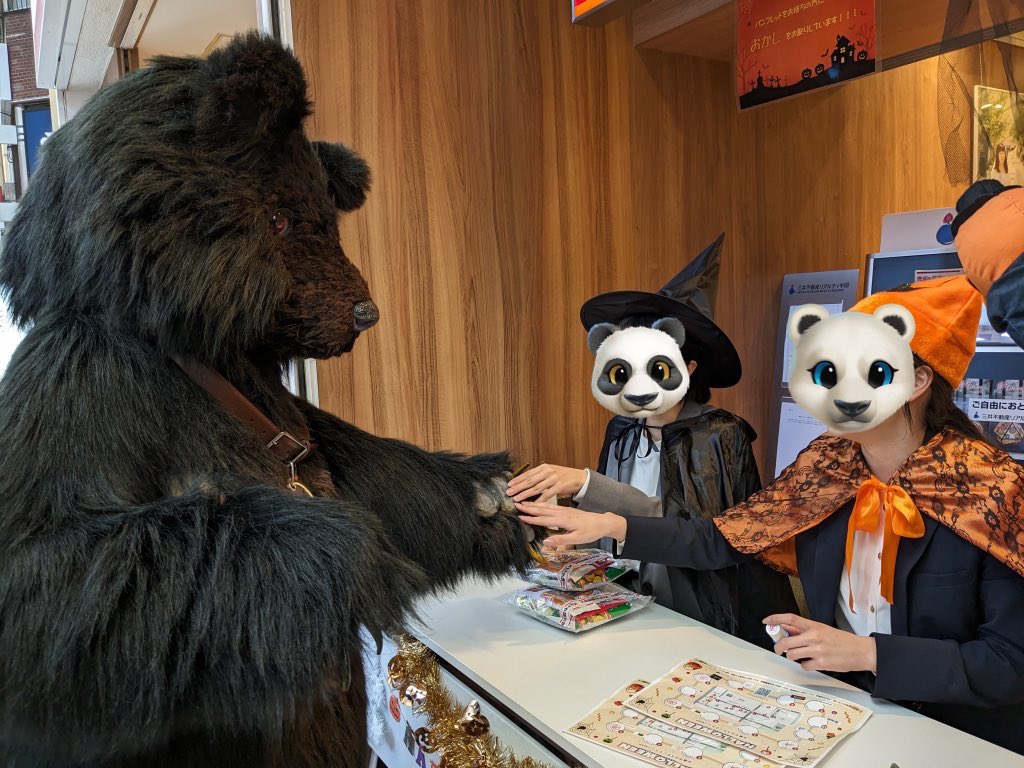 【順応】

ハロウィンの日に街中に出れば、猟友会がやってくることも無くお菓子が貰える事に気付いた