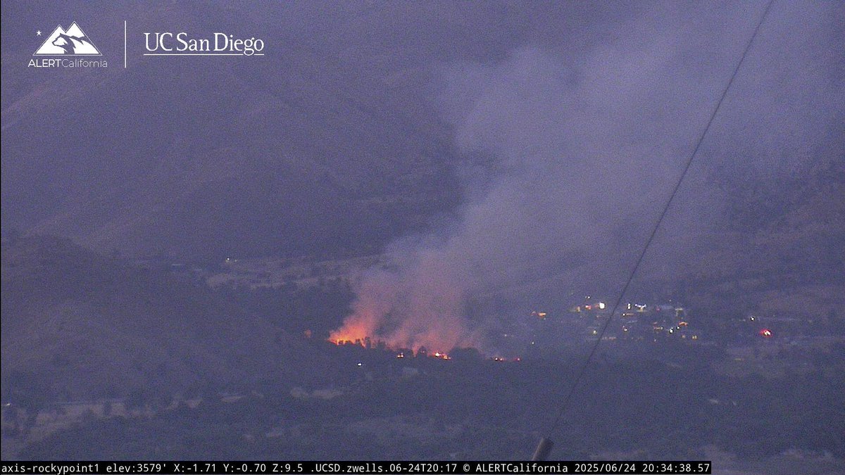 DanielFireTruck's tweet image. New Brush Fire Kernville Road, Kernville, Kern County.

3 acres, KCFD Copter 407 is enroute (NVG) Capabilities.
#FrandyFire