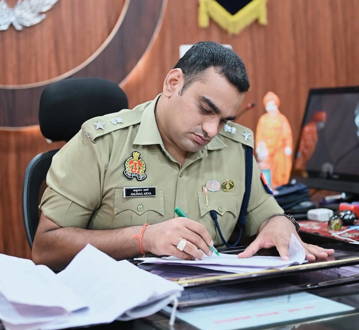 Avkush Singh Malik (@avkushsingh) on Twitter photo बरेली SSP अनुराग आर्य ने 🚨🚨
बरेली में चोर, गुंडो, गौ-तस्करों के हाफ-एनकाउंटर का शतक लगा दिया है !
मुख़्तार अंसारी के आपराधिक क़िले को ढ़हाने वाले <a href="/bourne2lead/">Anurag Arya</a>
UP में जहाँ भीं जाते अपराधियों का तगड़ा इलाज करते है। बरेली SSP अनुराग आर्य ने 🚨🚨
बरेली में चोर, गुंडो, गौ-तस्करों के हाफ-एनकाउंटर का शतक लगा दिया है !
मुख़्तार अंसारी के आपराधिक क़िले को ढ़हाने वाले <a href="/bourne2lead/">Anurag Arya</a>
UP में जहाँ भीं जाते अपराधियों का तगड़ा इलाज करते है।