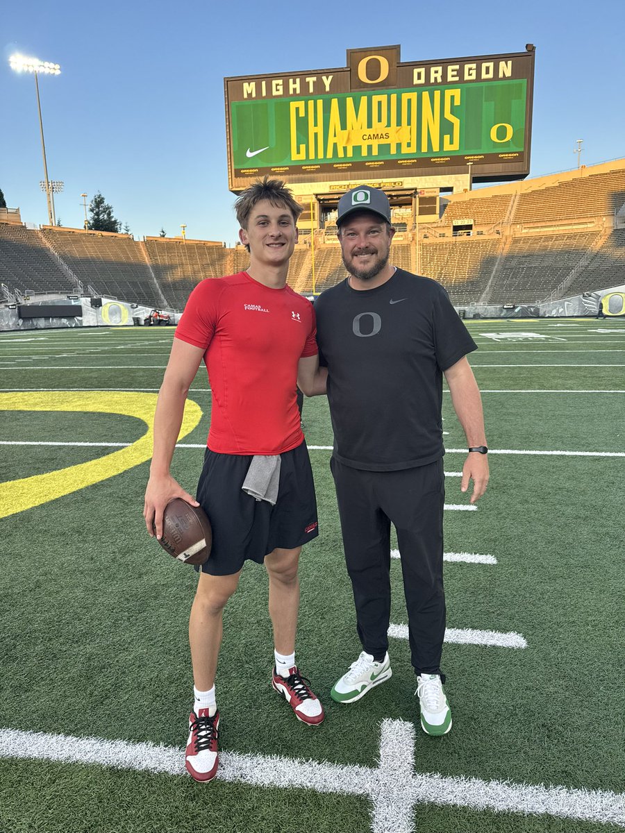 Had an amazing time at the University of Oregon’s 7s competition and took home the championship! I threw 30+ touchdowns with 0 picks, thank you Coach Lanning for putting on a great camp! Thank you coach Mathieson, you are a football mastermind and I love my boys at Camas.