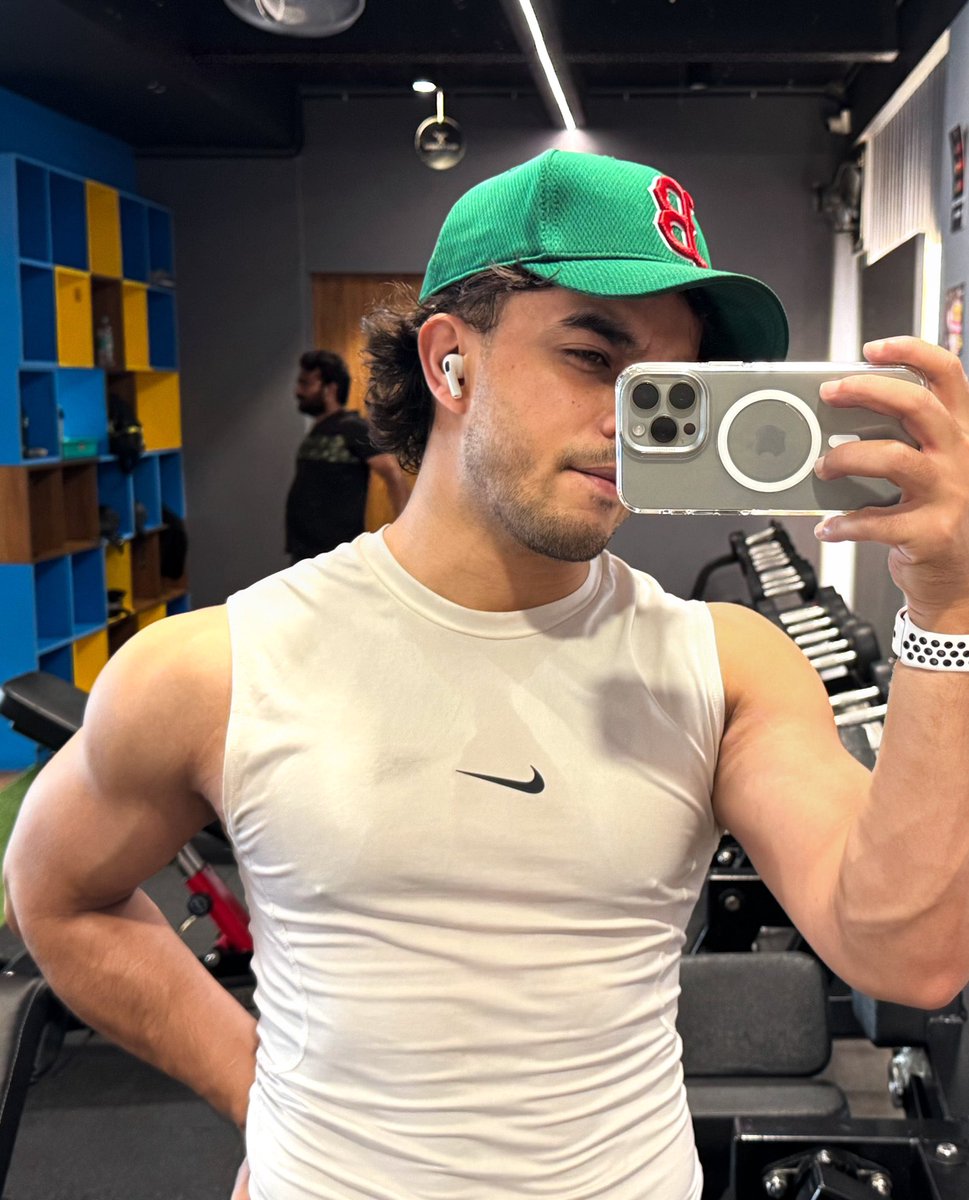 Woke up at 5. Cycled for 6kms, had a banger shoulder workout 🏋🏻 
Will have to figure out 140 gms of protein now. 🍗🍳🍤🥛 😴