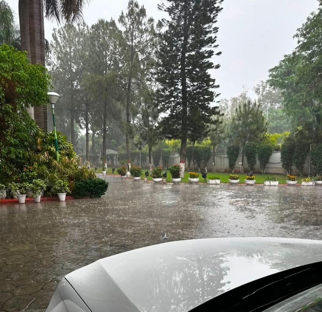 Happy rainy morning 
🌧️🌨️