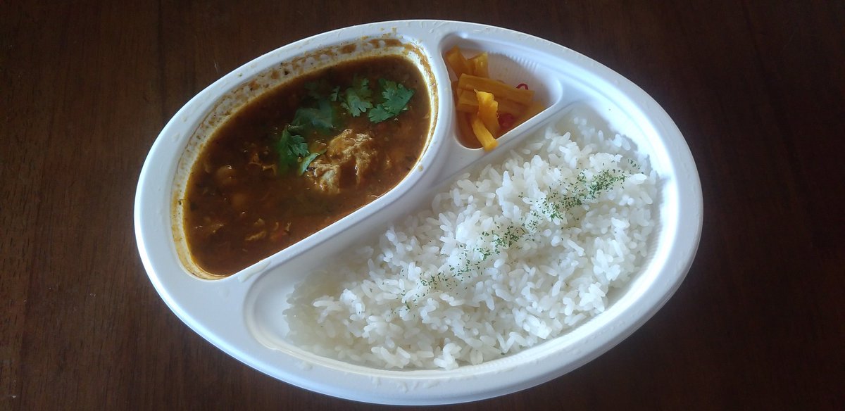 A2ShadowX's tweet photo. 『天竺加哩厨房』の北インドひよこと玉子(辛口)、
と、
『SOL BAKERY』のチーズカレーパン。
に、
丸本酒造の夏仕様のかもみどり。
で、
イタダキマース🙏&カンパーイ🍶
#天竺加哩厨房
#SOLBAKERY
#丸本酒造
#鴨方町
#里庄町 https://t.co/oNLL7UwMw9