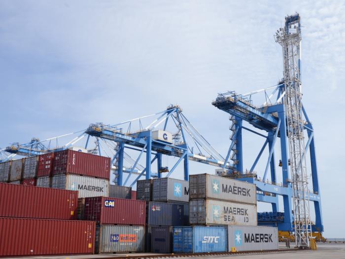 CA_Panorama's tweet photo. As a key maritime hub in China’s Western Land-Sea New Corridor, Guangxi’s Beibu Gulf Port is boosting its river-rail-sea multimodal transport and automation to better connect with ASEAN. #China #ASEAN #Guangxi #BeibuGulfPort

Source：China News https://t.co/JtAW8YwHEd