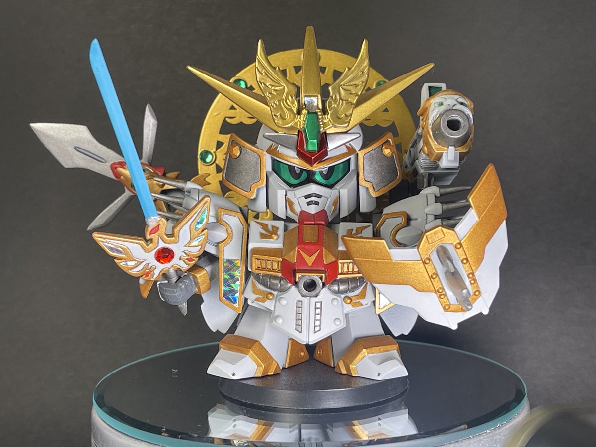 waguma9's tweet photo. 初代頑駄無大将軍　目のシール貼って完成しました！
四獣王から武器を奪って、豪華風にしてみました。あと腕、足、首を少し改造して、素立ちカッコよくしてみました。
#シタデル　#ガンプラ　#筆塗り　#プラモデル https://t.co/moonjIbREK