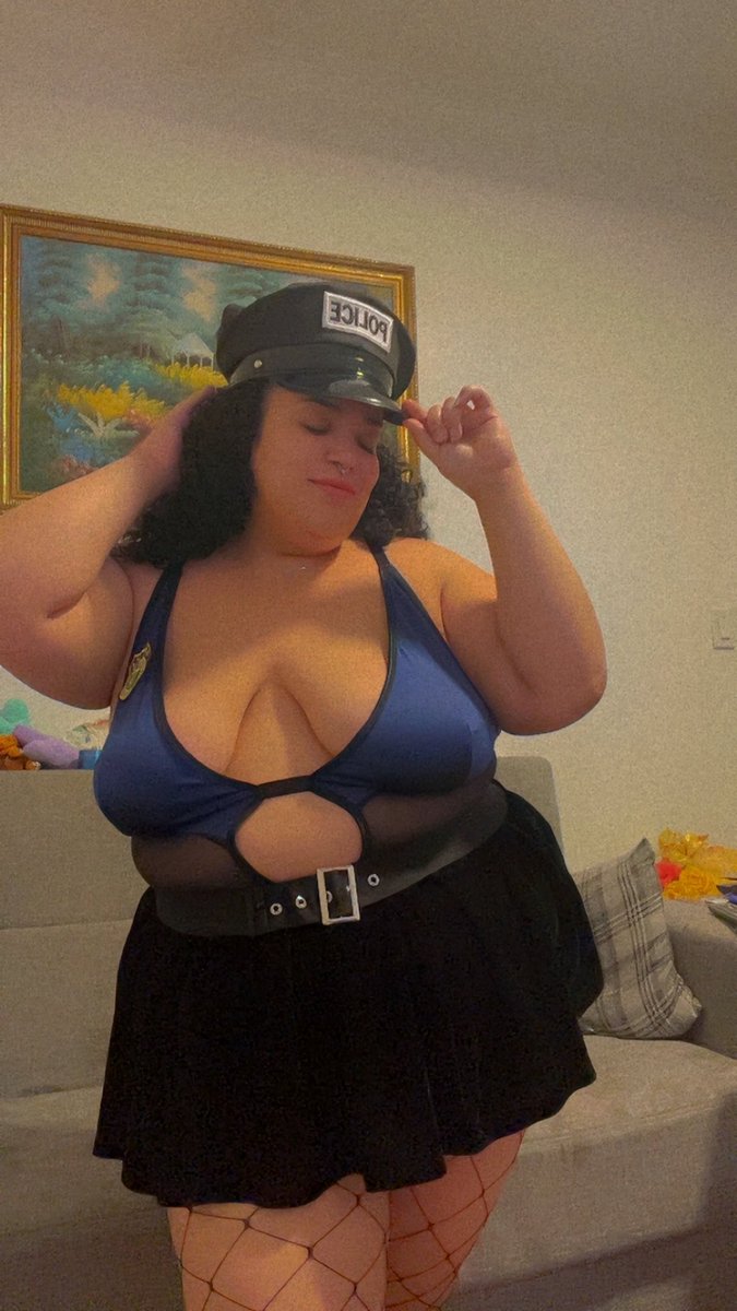 ThatBratDarling's tweet photo. @theBBWlover2 Thiccc and ready to serve https://t.co/oQ2sekC3wS