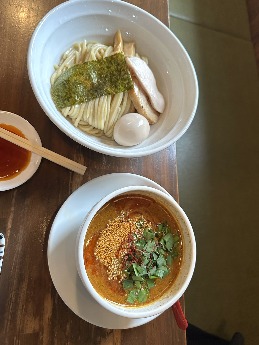 四代目むじゃき
　@ 日立市鮎川町

※限定
　煮干油そば
※焼き餃子
※ライス
※台湾つけ麺(妻)

濃厚な苦味少々あるニボタレ🍜
良く締められた全粒粉入りの
自家製太麺は程良い歯応えが有って美味しいね🍜大盛りにしたら追い飯に辿り着かなかった🤭
クーポン餃子🥟ありがとうございます😊腹パン🍞ゴチ