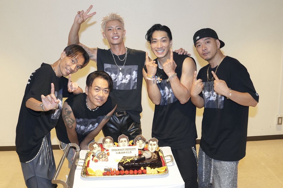 mi0mi_69's tweet photo. ドーベル11周年おめでとうでした🫶
もうちょっと離れようかな？とか思ったてたけどやっぱり無理みたいです🤣🙏
前の席潰れててまさかの最前で無事いろいろ死にました😇🧡
サプライズもしっかり泣いてしまってGSさん見てまた泣いてなんかもう結局ドーベル最高！🥹✨ https://t.co/Rx4QQ5PTNp