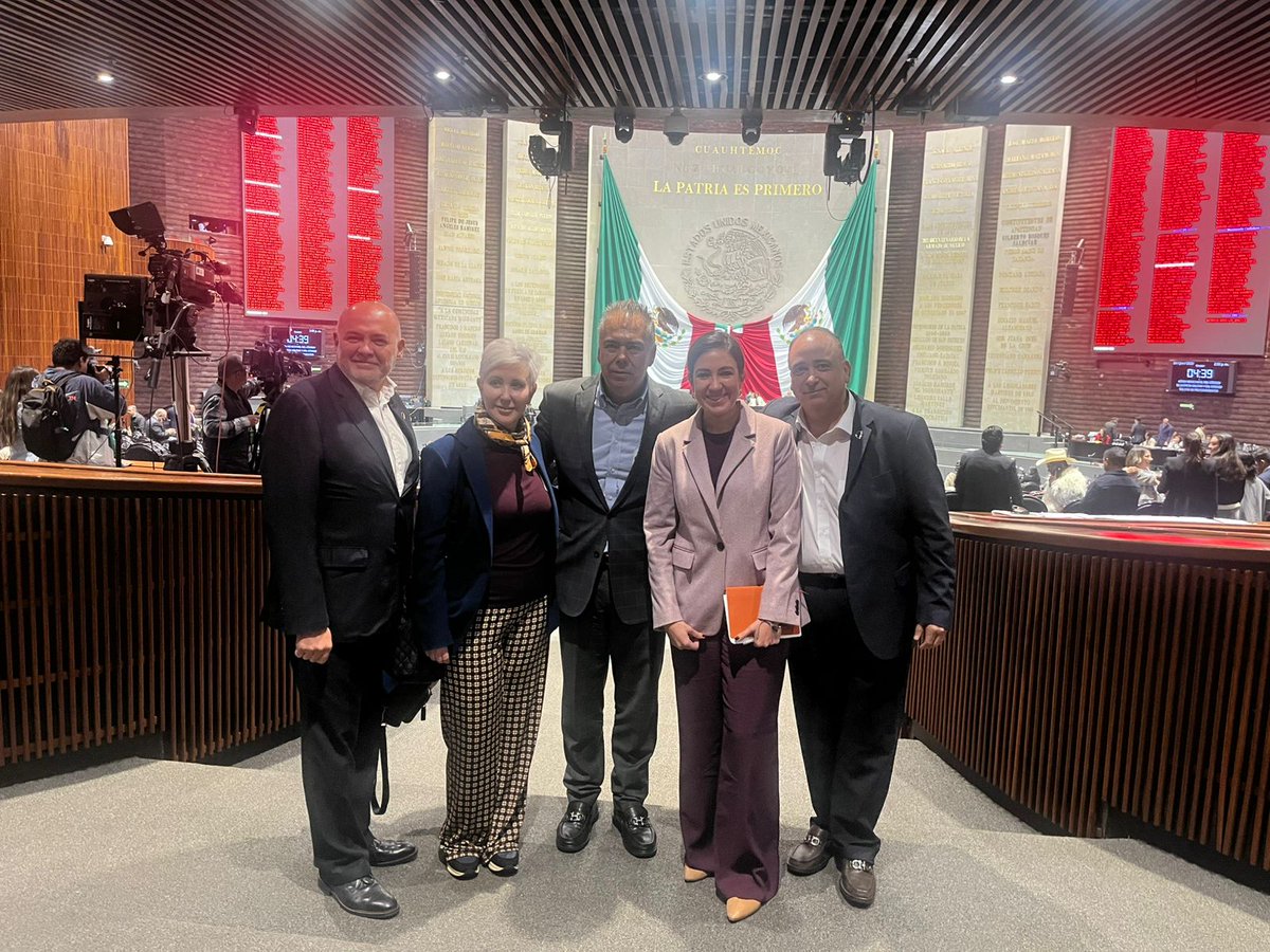 CANIRAC NACIONAL (@canirac) on Twitter photo En CANIRAC nos reunimos con la Comisión de Trabajo de <a href="/Mx_Diputados/">H. Cámara de Diputados</a> para dialogar sobre la reducción de la jornada laboral.
Planteamos la necesidad de una reforma con gradualidad, flexibilidad y reconocimiento de la contratación por hora como vía de inclusión y productividad. En CANIRAC nos reunimos con la Comisión de Trabajo de <a href="/Mx_Diputados/">H. Cámara de Diputados</a> para dialogar sobre la reducción de la jornada laboral.
Planteamos la necesidad de una reforma con gradualidad, flexibilidad y reconocimiento de la contratación por hora como vía de inclusión y productividad.