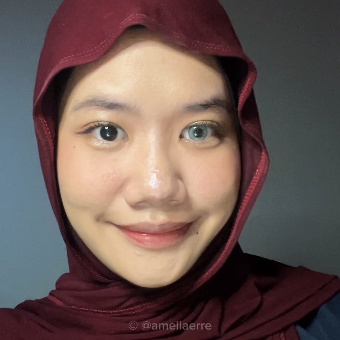 softlensnya pinkrabbit emang gak pernah gagal!!!!

softlens terang warna ice grey gini aku kira bakal gak cocok ternyata masih bagus banget 😭😭 liat before after pake softlens??? mataku langsung keliatan jadi pop-up bgt 😭😭

#reviewbylem0nbites