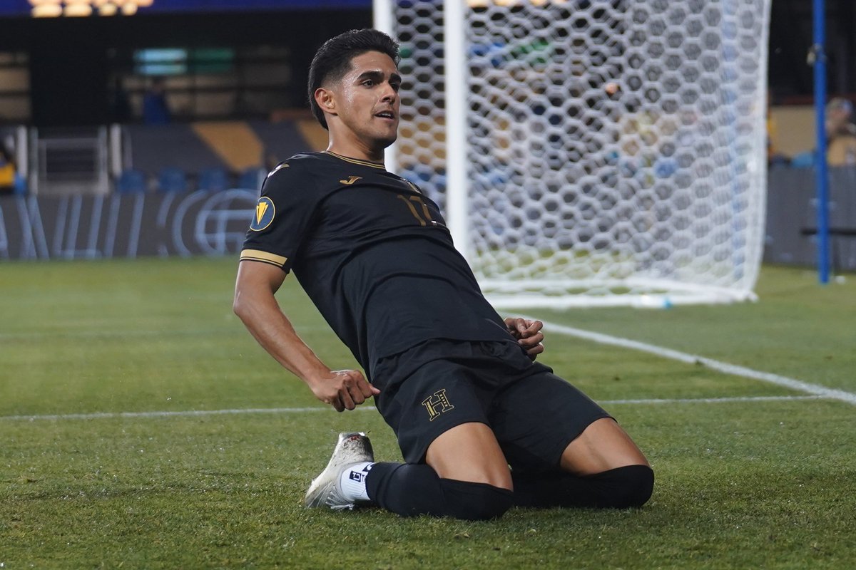 AlvaroDLaRocha's tweet photo. Es el mejor de nosotros. El mejor talento que tiene Honduras. El de más goles y más asistencias. Y como es el mejor, es al que hay que exigirle más. Le falta ritmo, cuando lo tenga lo disfrutaremos.

Exigirle, no matarlo.
Exigirle, no humillarlo.
Exigirle, no defenestrarlo.

Él también tendrá que madurar y lo sabe. Se lo ha dicho su entorno y está en ese camino.

No se bajen del barco del Luis Palma. 🇭🇳⭐️