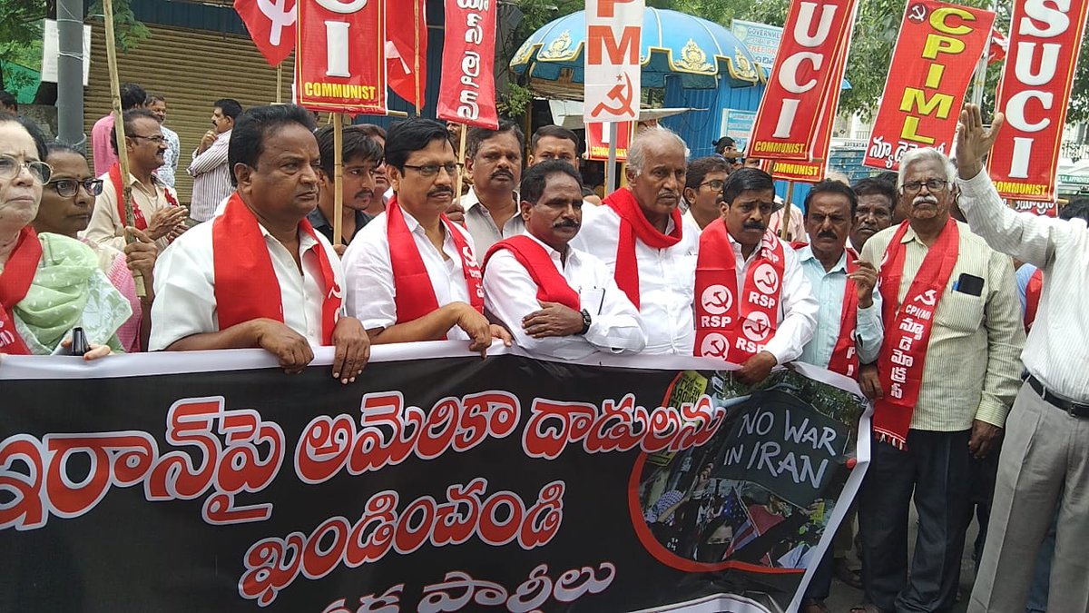 cpim_hyd's tweet photo. ఇరాన్ పై అమెరికా దాడిని నిరసిస్తూ వామపక్ష పార్టీల ఆధ్వర్యంలో YMCA వద్ద నిరసన ...ఈ కార్యక్రమంలో సిపిఐ రాష్ట్ర కార్యదర్శి ఎమ్మెల్యే కూనంనేని సాంబశివరావు, సిపిఎం రాష్ట్ర కార్యదర్శి జాన్ వెస్లీ, సాదినేని వెంకటేశ్వర్లు, హన్మష్... #trump #Iran #israil @cpimtelangana @cpimspeak #cpimhyd https://t.co/dZ7RVdyuzy