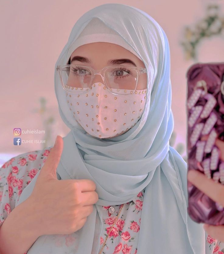 بعض لوگوں سے ہمارا کوئی رشتہ نہیں ہوتا لیکن وہ ہمیں پھر بھی بہت اچھے لگتے ہیں، یقین کریں یہ اچھا لگنا عشق و محبت والا ہر گز نہیں ہوتا یہ اچھا لگنا صرف عزت و احترام والا ہوتا ہے کیونکہ عزت و احترام تو عشق و محبت سے کہیں بہت اوپر کی چیز ہوتے ہیں
*🍂*