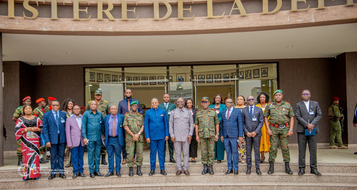 Vice-Primature, Ministère de La Défense/RDC (@vpmdefenserdc) on Twitter photo EFFORT DE GUERRE : LE VPM DE LA DÉFENSE NATIONALE
RÉCEPTIONNE UN LOT DES VIVRES, DON DE L’OGEFREM AUX FARDC
Dans un élan de solidarité aux #FARDC, le <a href="/VPMDefenseRdc/">Vice-Primature, Ministère de La Défense/RDC</a> Me <a href="/GuyKabombo/">GKM@KABOMBO</a> Muadiamvita a réceptioné un lot des vivres destiné aux <a href="/FARDC_Info/">Armée Congolaise - FARDC</a> dans le cadre de l'effort de EFFORT DE GUERRE : LE VPM DE LA DÉFENSE NATIONALE
RÉCEPTIONNE UN LOT DES VIVRES, DON DE L’OGEFREM AUX FARDC
Dans un élan de solidarité aux #FARDC, le <a href="/VPMDefenseRdc/">Vice-Primature, Ministère de La Défense/RDC</a> Me <a href="/GuyKabombo/">GKM@KABOMBO</a> Muadiamvita a réceptioné un lot des vivres destiné aux <a href="/FARDC_Info/">Armée Congolaise - FARDC</a> dans le cadre de l'effort de