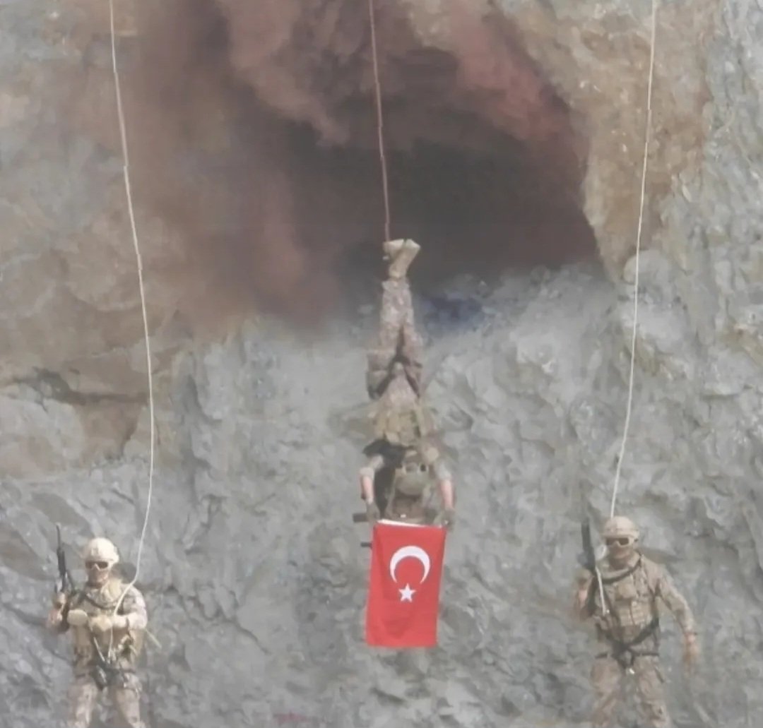 Diğerleri ÜLKE,
Sen #VATANSIN

#günaydın

#pöh

#Dağhan