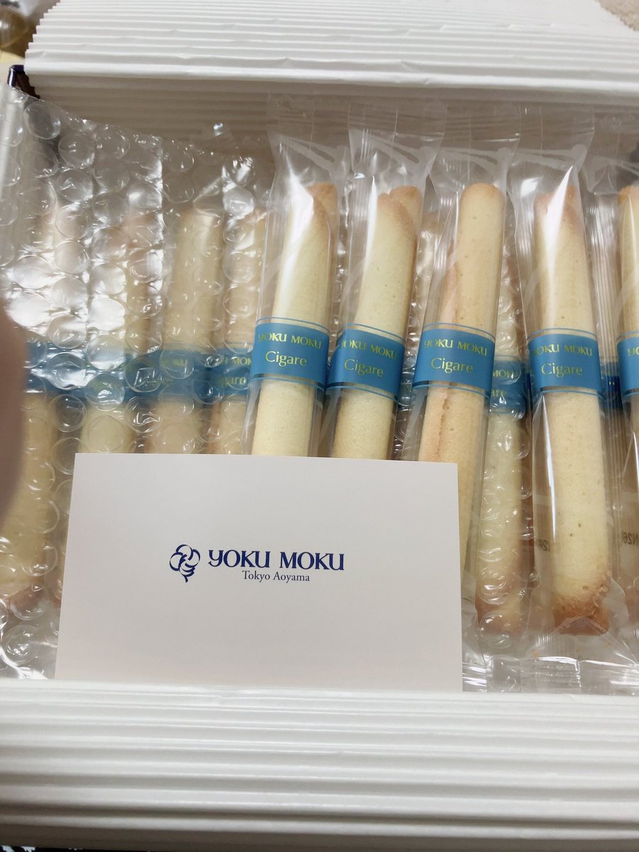 今日は雨☔まぁ梅雨だからしょうがないかぁ☂️
昨日の初めてまして様おみやげありがとうございました❤️
缶に入ってるやつ！テンションあがるーー！
今日も21時まで受付してます💁‍♀️